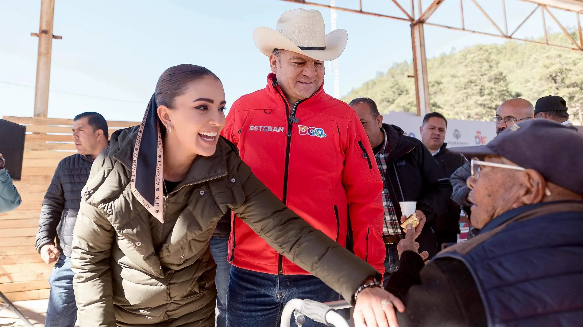 “Al congelador de México”, Marisol y Esteban llevan apoyos invernales para su gente (9)